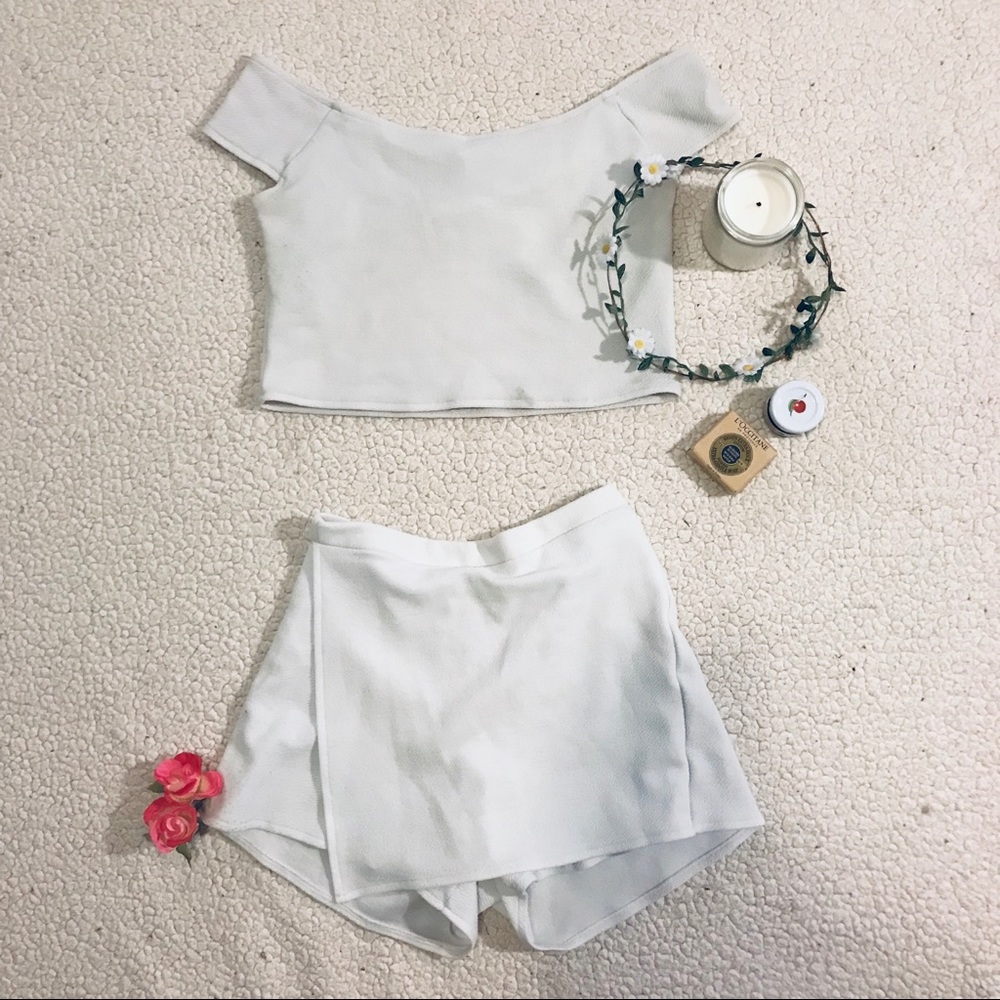 ✨white two piece from Purrr Melrose✨